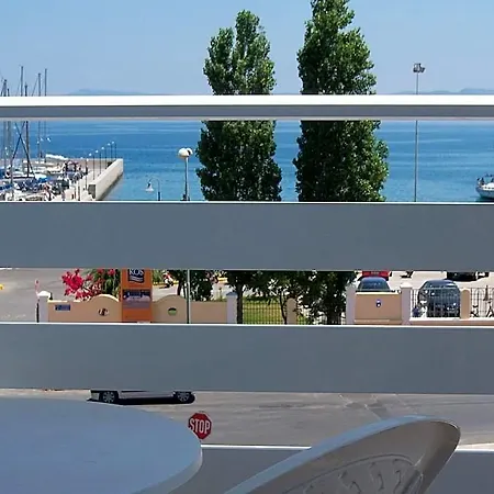 Bay Hotel 2*